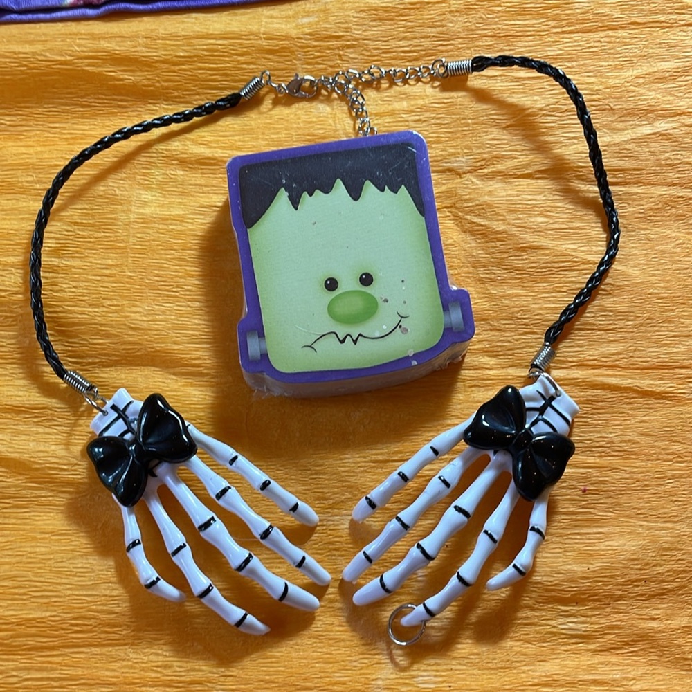 Hand choker and playing cards